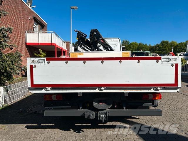 Mercedes-Benz 821 Atego Pritsche mit HIAB 066D Kran Camiones grúa