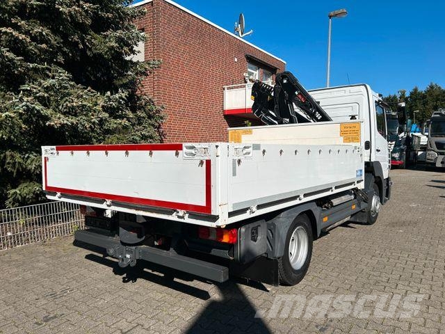 Mercedes-Benz 821 Atego Pritsche mit HIAB 066D Kran Camiones grúa