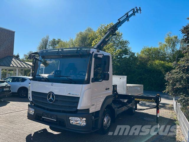 Mercedes-Benz 821 Atego Pritsche mit HIAB 066D Kran Camiones grúa