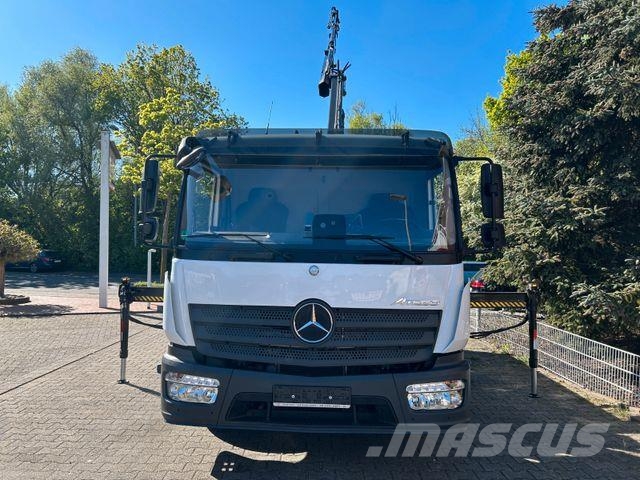 Mercedes-Benz 821 Atego Pritsche mit HIAB 066D Kran Camiones grúa