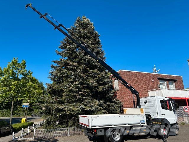 Mercedes-Benz 821 Atego Pritsche mit HIAB 066D Kran Camiones grúa