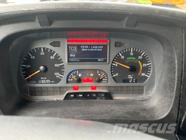 Mercedes-Benz 822 Atego Doppelkabine 3Skipper + PK 7501 Kran Camiones grúa