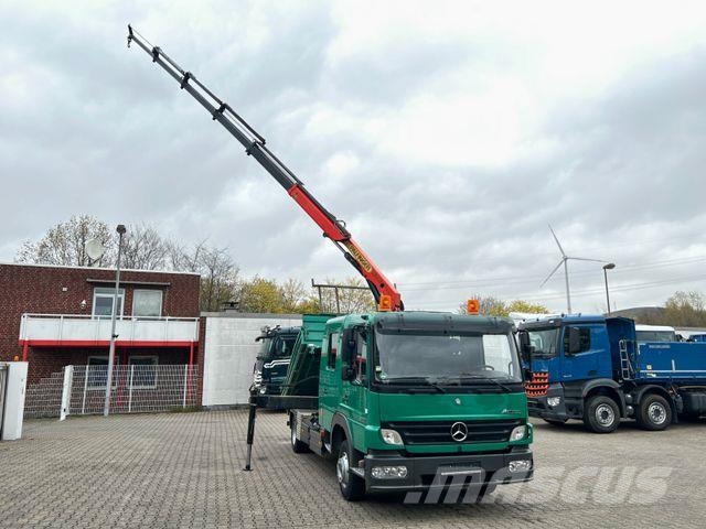Mercedes-Benz 822 Atego Doppelkabine 3Skipper + PK 7501 Kran Camiones grúa