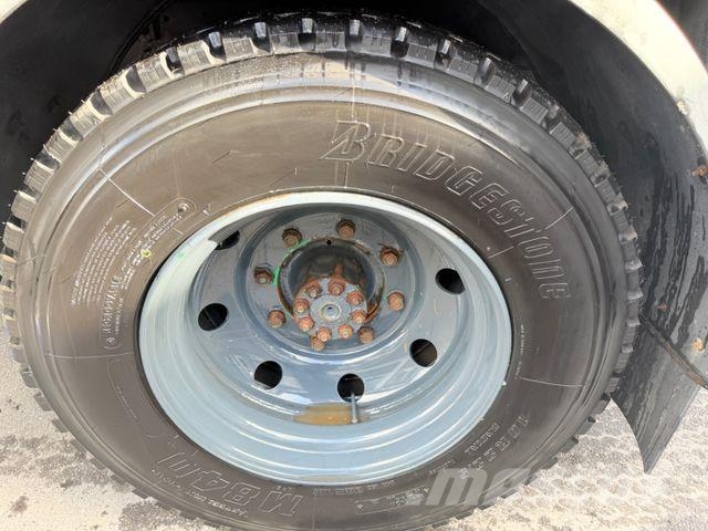 Mercedes-Benz 917 AF ALLRAD/4X4/Lichtmastwagen/Schlafkabine/ Auto hoogwerkers