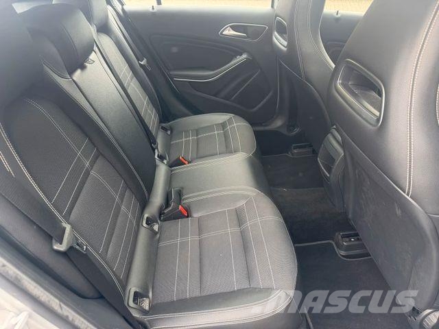 Mercedes-Benz A 180 Urban Pano/Auto/Navi/PDC Henkilöautot