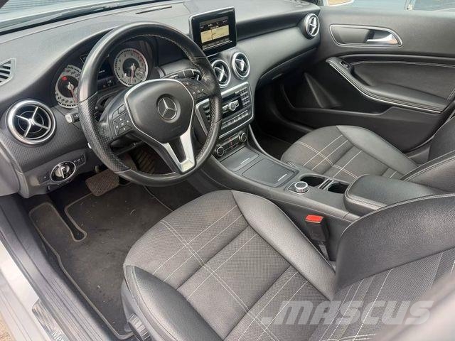 Mercedes-Benz A 180 Urban Pano/Auto/Navi/PDC Henkilöautot