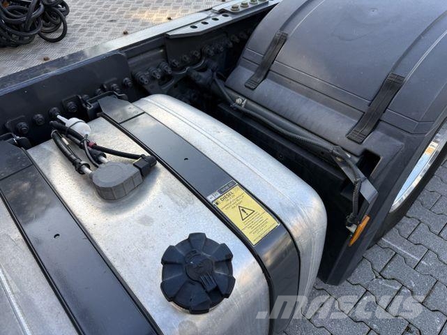 Mercedes-Benz Actros MP5 2551 6X2 Kran Fassi F185 牵引车