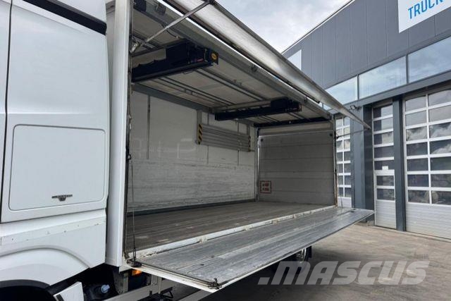 Mercedes-Benz Actros 1842 mit Seitenöffnung und Kran Other trucks