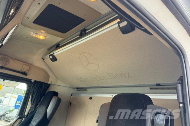 Mercedes-Benz Actros 1842 mit Seitenöffnung und Kran Other trucks