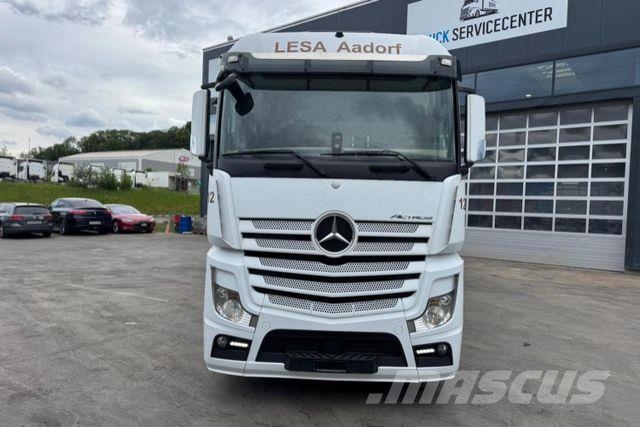 Mercedes-Benz Actros 1842 mit Seitenöffnung und Kran Other trucks