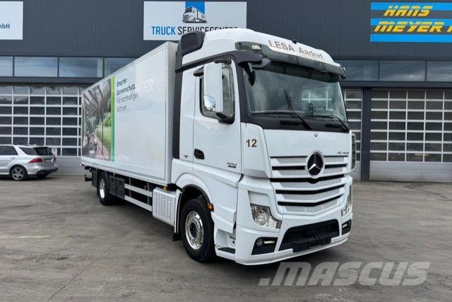 Mercedes-Benz Actros 1842 mit Seitenöffnung und Kran Other trucks