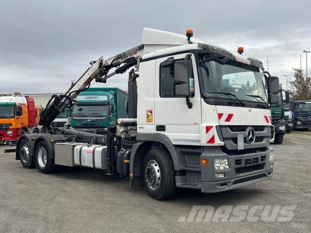 Mercedes-Benz Actros 2541 L6x2 Abrollkipper mit Kran Funk+Grei Камиони с кран с кука