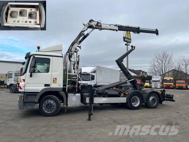 Mercedes-Benz Actros 2541 L6x2 Abrollkipper mit Kran Funk+Grei Камиони с кран с кука