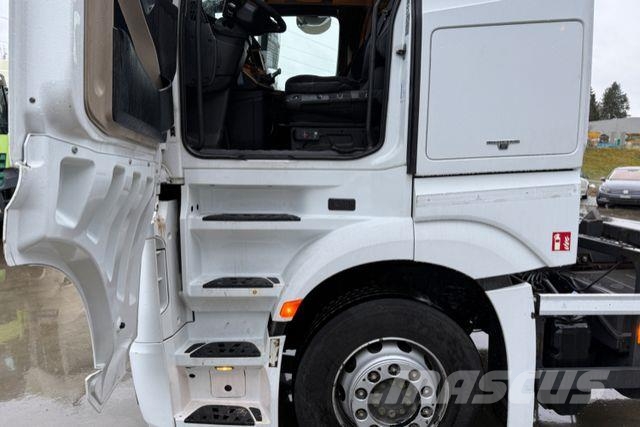 Mercedes-Benz Actros 2543 6x2 شاحنات بمقصورة وهيكل