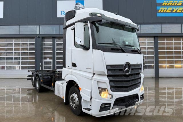 Mercedes-Benz Actros 2543 6x2 شاحنات بمقصورة وهيكل