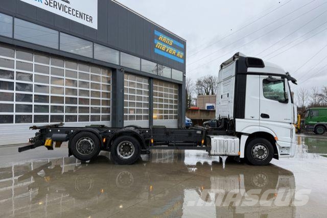Mercedes-Benz Actros 2543 6x2 شاحنات بمقصورة وهيكل