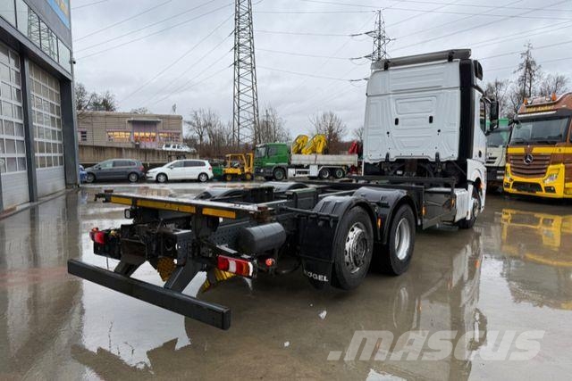 Mercedes-Benz Actros 2543 6x2 شاحنات بمقصورة وهيكل