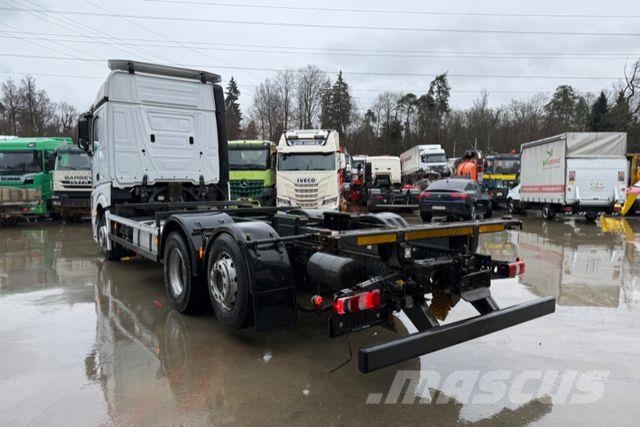 Mercedes-Benz Actros 2543 6x2 شاحنات بمقصورة وهيكل
