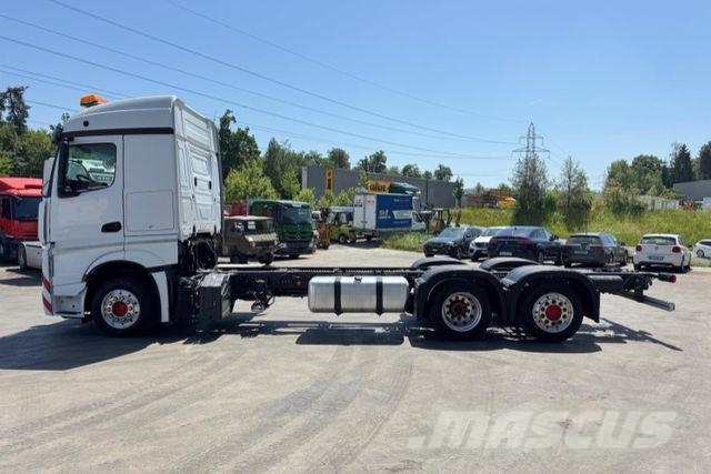 Mercedes-Benz Actros 2548 6x2 شاحنات بمقصورة وهيكل