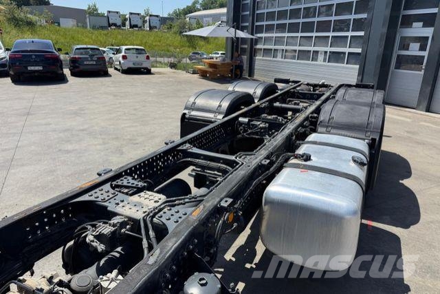 Mercedes-Benz Actros 2548 6x2 شاحنات بمقصورة وهيكل