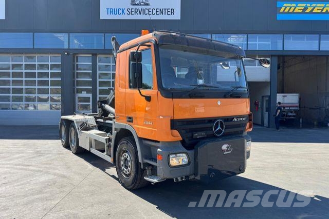 Mercedes-Benz Actros 2644 6x4 Hiab 21T Salzstreuer &amp;... Camiones polibrazo