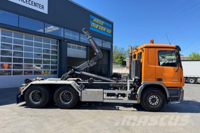 Mercedes-Benz Actros 2644 6x4 Hiab 21T Salzstreuer &amp;... Camiones polibrazo
