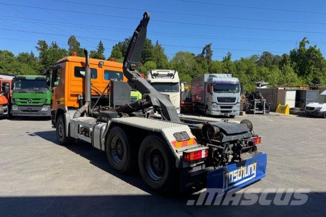 Mercedes-Benz Actros 2644 6x4 Hiab 21T Salzstreuer &amp;... Camiones polibrazo