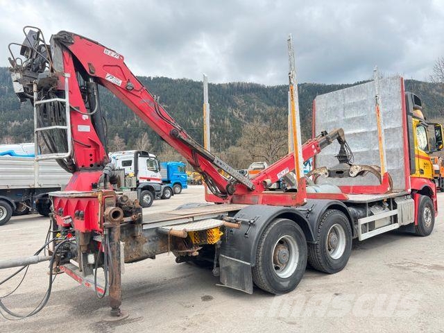 Mercedes-Benz Actros 2851 6X4 BL Retarder Kran PENZ 15Z Transporte de madera
