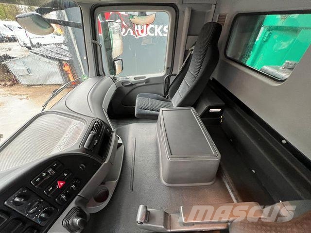 Mercedes-Benz Actros 3348 6x6 Kipper mit HIAB 1300RS 83 Tipper trucks