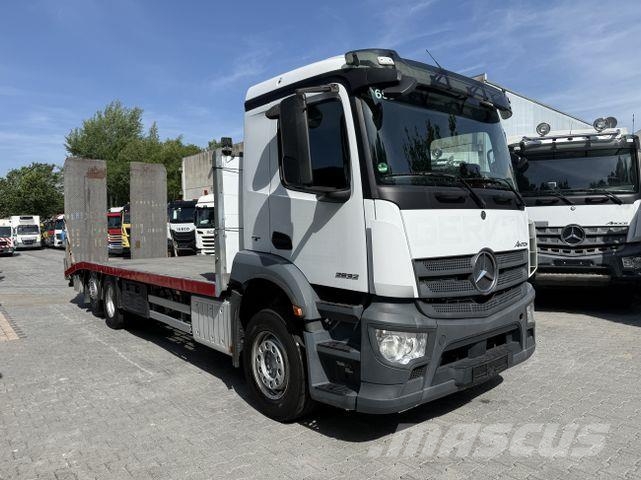 Mercedes-Benz Actros MP4 2532 6X2 Maschinentransporter Camiones de cama baja