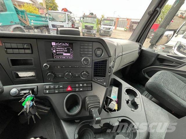 Mercedes-Benz Antos 2543 L 6x2 Abrollkipper mit Kran Funk+Grei Camiones polibrazo