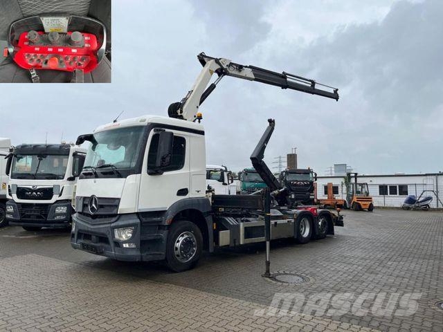 Mercedes-Benz Antos 2543 L 6x2 Abrollkipper mit Kran Funk+Grei Camiones grúa