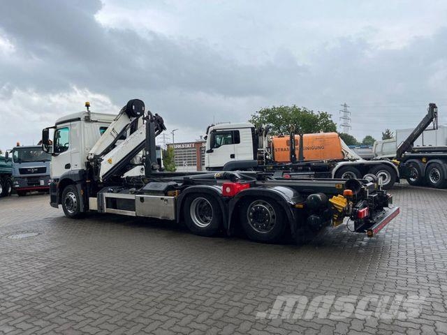 Mercedes-Benz Antos 2543 L 6x2 Abrollkipper mit Kran Funk+Grei Camiones grúa