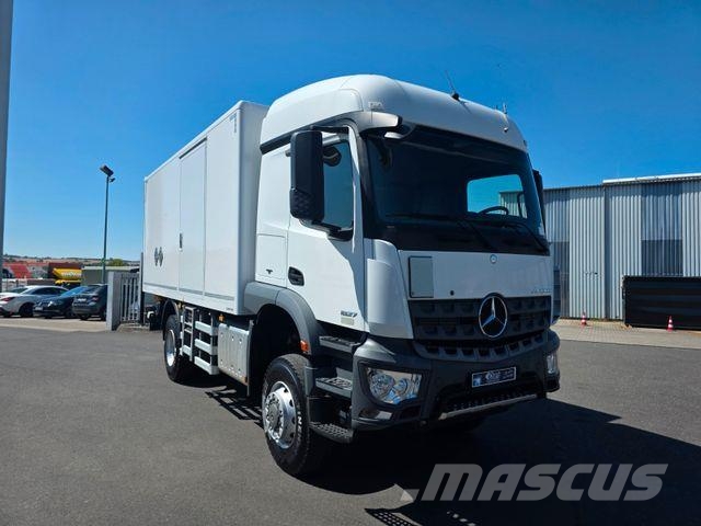 Mercedes-Benz Arocs 1827 A 4x4 LBW Tür+Treppe Schalter Camiones caja cerrada