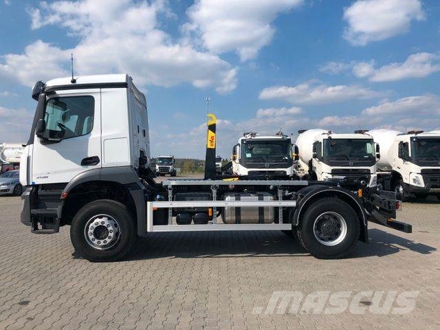 Mercedes-Benz AROCS 2136 Abrollkipper HYVA HKS-12-37-S Hakowce
