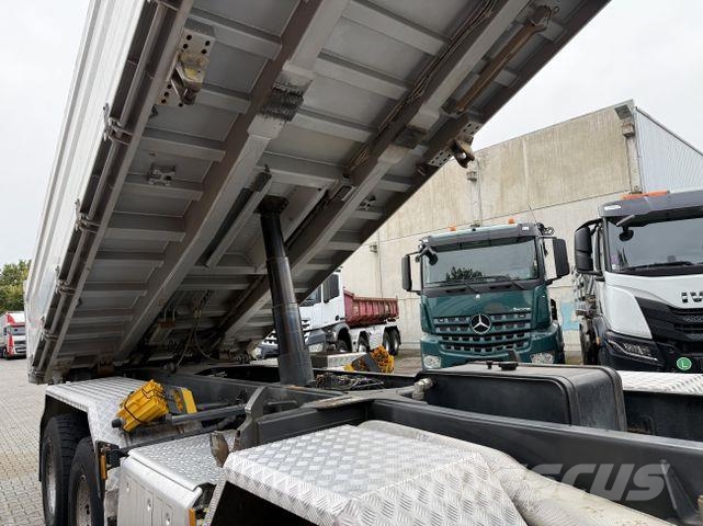 Mercedes-Benz Arocs 3246K 8X4 Meiller Kipper