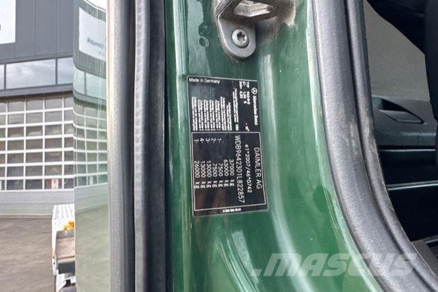 Mercedes-Benz Arocs 3243 8x4 Hiab 26T Vrachtwagen met containersysteem