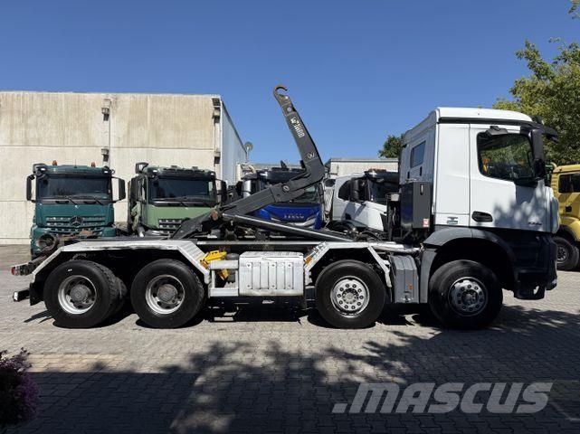 Mercedes-Benz Arocs 3245 K 8X4 Haken Vrachtwagen met containersysteem