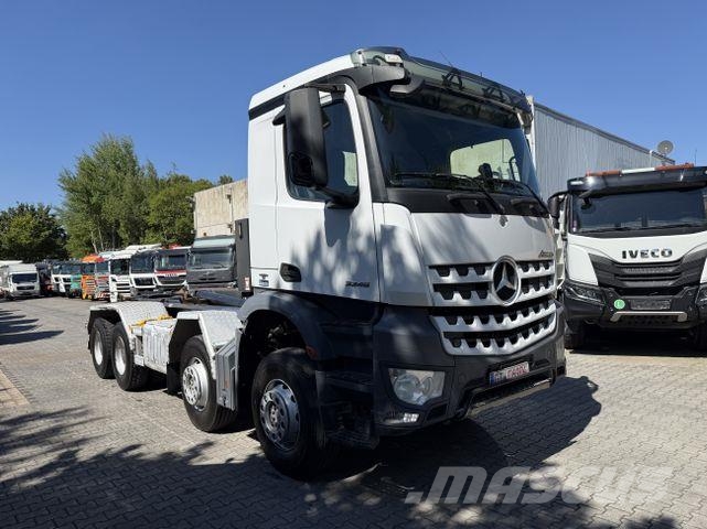 Mercedes-Benz Arocs 3245 K 8X4 Haken Vrachtwagen met containersysteem