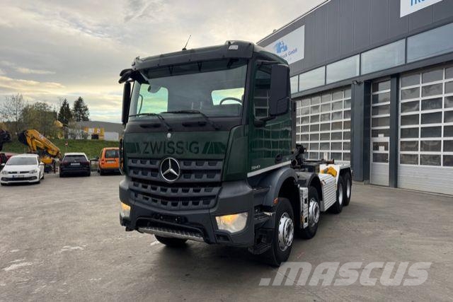Mercedes-Benz Arocs 3243 8x4 Hiab 26T Vrachtwagen met containersysteem
