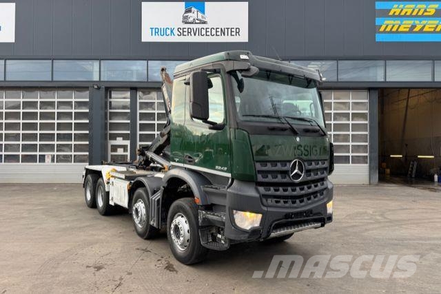 Mercedes-Benz Arocs 3243 8x4 Hiab 26T Vrachtwagen met containersysteem