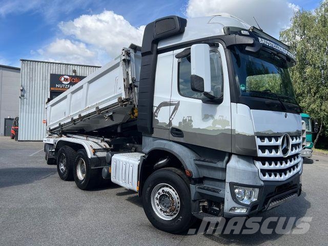 Mercedes-Benz Arocs 3352 BB Dreiseitenkipper Bordmatik Lastbiler med tip