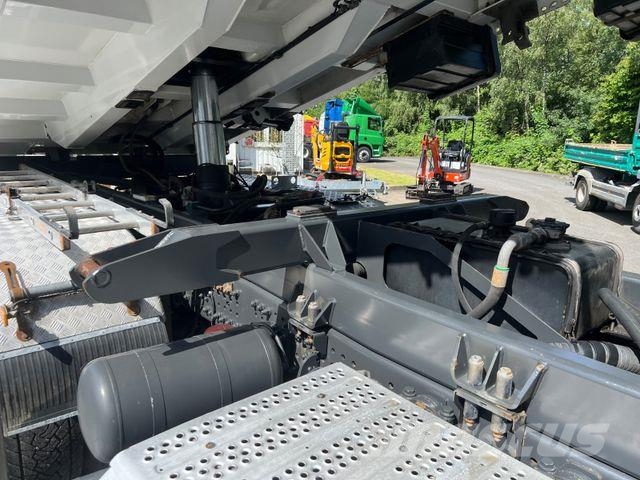 Mercedes-Benz Arocs 3352 BB Dreiseitenkipper Bordmatik Lastbiler med tip