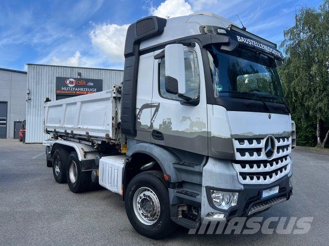 Mercedes-Benz Arocs 3352 BB Dreiseitenkipper Bordmatik Lastbiler med tip