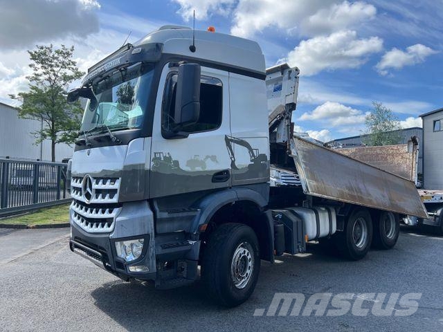 Mercedes-Benz Arocs 3352 BB Dreiseitenkipper Bordmatik Lastbiler med tip