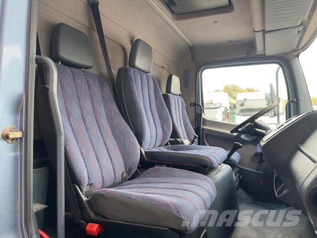 Mercedes-Benz Atego 1017 L 4x2 BL Pferdetransporter Wohntei Tovornjaki za prevoz živine