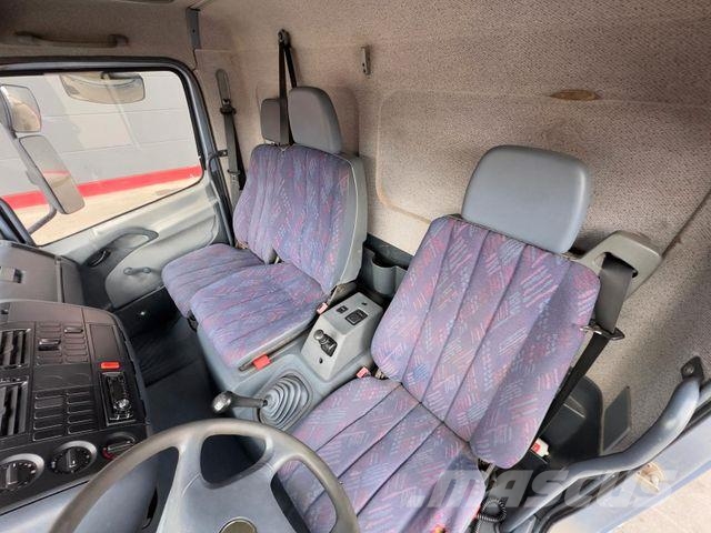 Mercedes-Benz Atego 1017 L 4x2 BL Pferdetransporter Wohntei Tovornjaki za prevoz živine