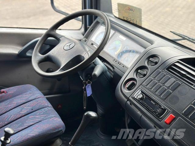 Mercedes-Benz Atego 1017 L 4x2 BL Pferdetransporter Wohntei Tovornjaki za prevoz živine