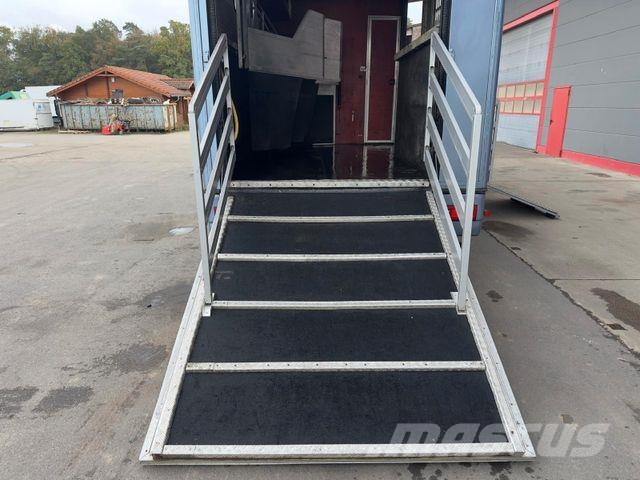 Mercedes-Benz Atego 1017 L 4x2 BL Pferdetransporter Wohntei Tovornjaki za prevoz živine