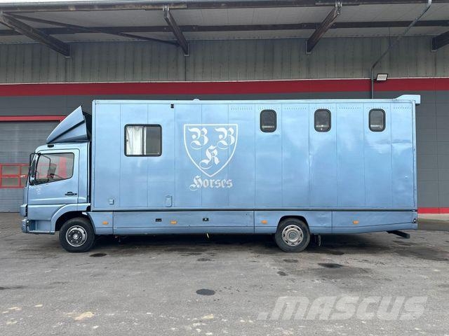 Mercedes-Benz Atego 1017 L 4x2 BL Pferdetransporter Wohntei Tovornjaki za prevoz živine